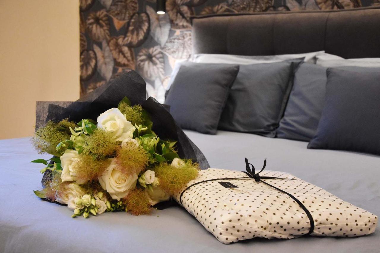 Nuova Cafe' Suite Salice Terme Exterior foto